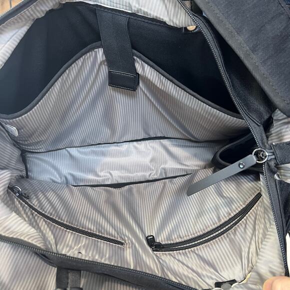 Sherpani Laptop Travel Crossbody Bag Unisex Black Lightweight - Picture 7 of 13